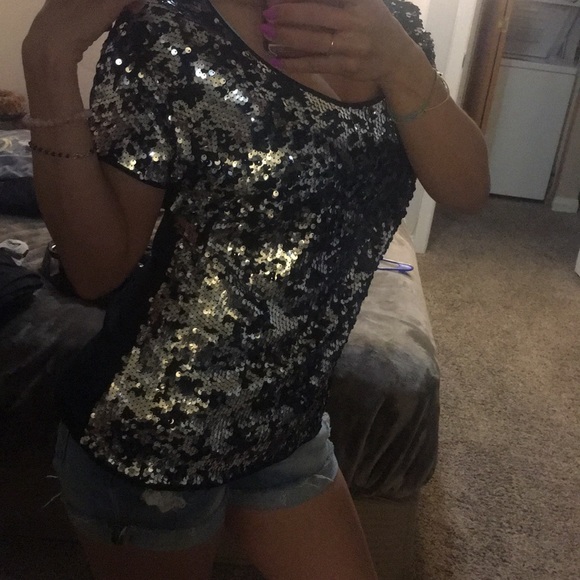 SALE 🔥 Express Tee RARE.💎 - Picture 5 of 7